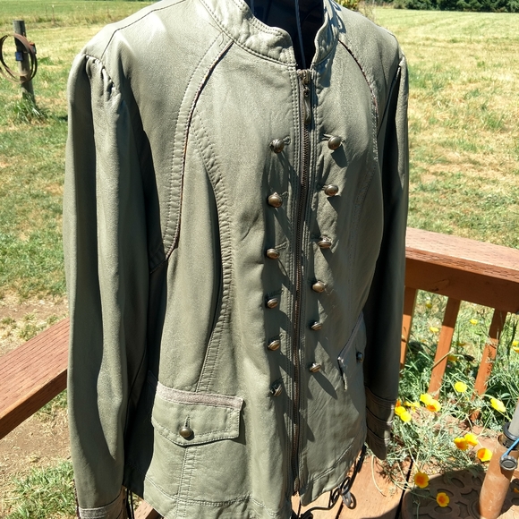 Jacket - Picture 2 of 8